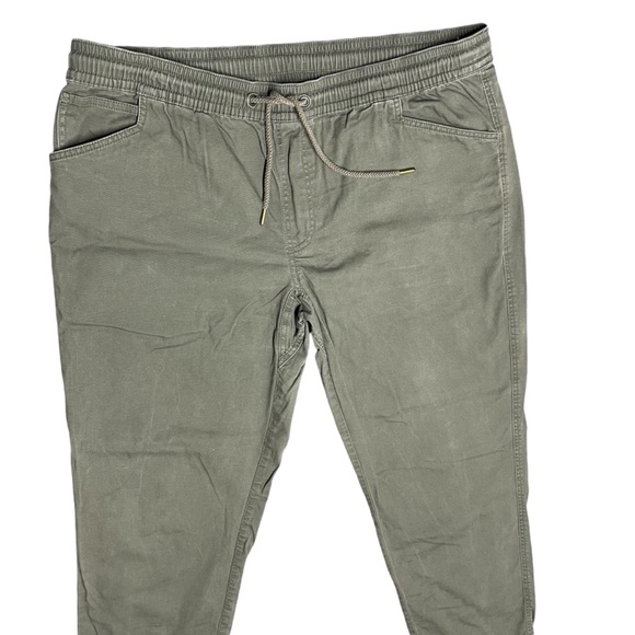 L.L. Bean Men’s Green XL 32” Bean Flex Comfort Stretch Standard Fit Dock Pant - Picture 2 of 13